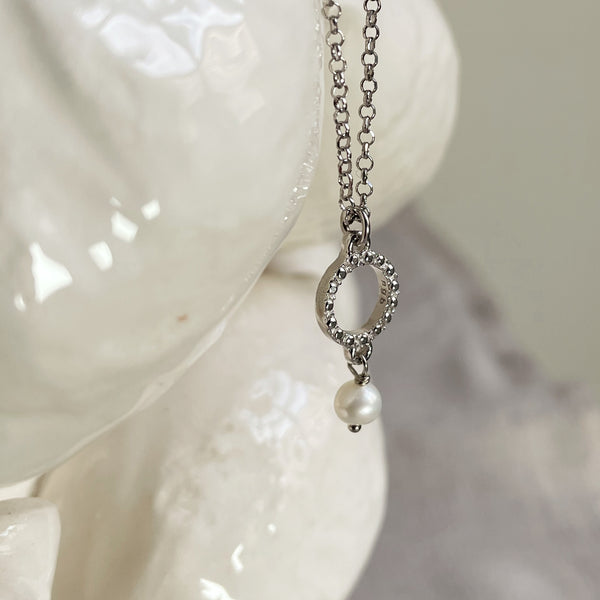 Circle and Pearl Necklace | Silver